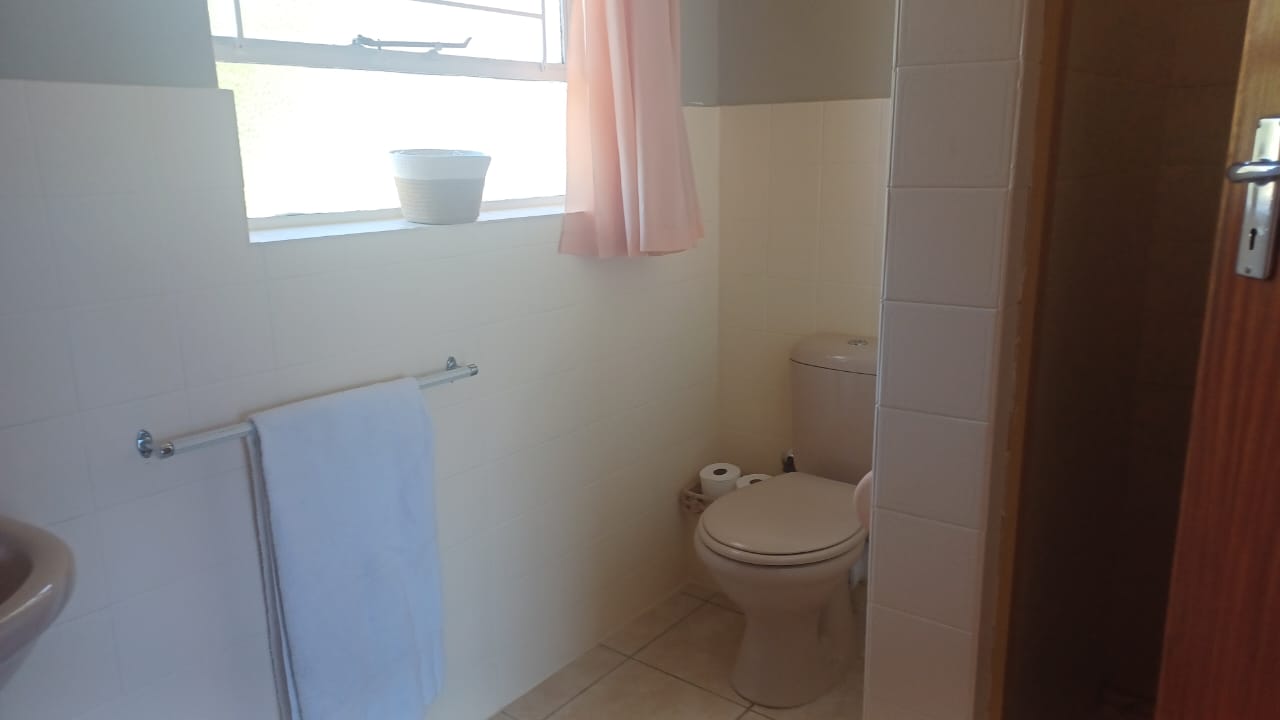 4 Bedroom Property for Sale in Oakglen Western Cape